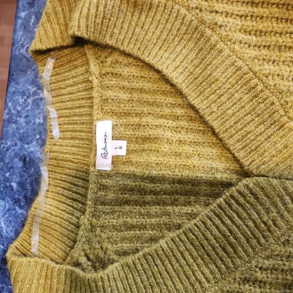 Women's LG Chunky Knit Sweater - Picture 2 of 2